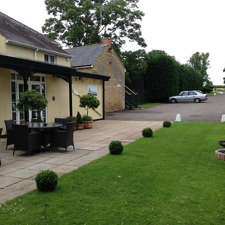 Millhouse Hotel And Riverside Restaurant Sharnbrook Eksteriør billede