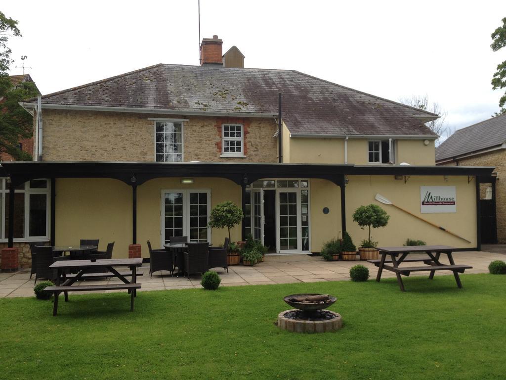 Millhouse Hotel And Riverside Restaurant Sharnbrook Eksteriør billede